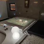 Last Minute Garden And Jacuzzi,the Gorgeus !adult Only شقة
