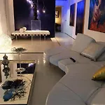 Last Minute Garden And Jacuzzi,the Gorgeus !adult Only شقة