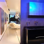 Last Minute Garden And Jacuzzi,the Gorgeus !adult Only شقة