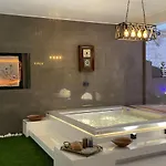 Last Minute Garden And Jacuzzi,the Gorgeus !adult Only شقة *