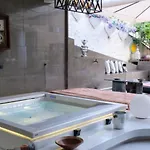 Last Minute Garden And Jacuzzi,the Gorgeus !adult Only شقة لا سبيتسْيا