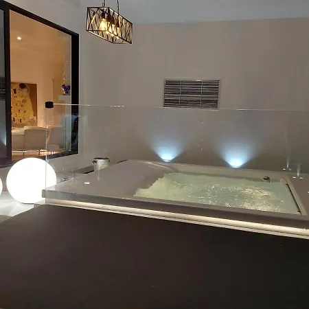 Apartment Last Minute Garden And Jacuzzi,the Most Gorgeus !adult Only