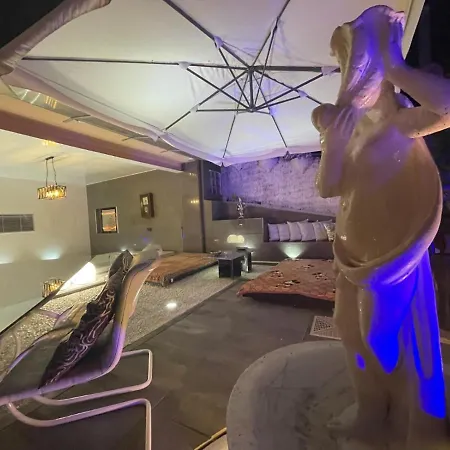 Last Minute Garden And Jacuzzi,the Gorgeus !adult Only Lejlighed