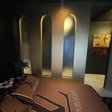 Апартаменти Last Minute Garden And Jacuzzi,the Gorgeus !adult Only