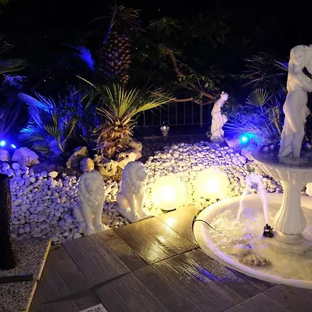 Апартаменти Last Minute Garden And Jacuzzi,the Gorgeus !adult Only