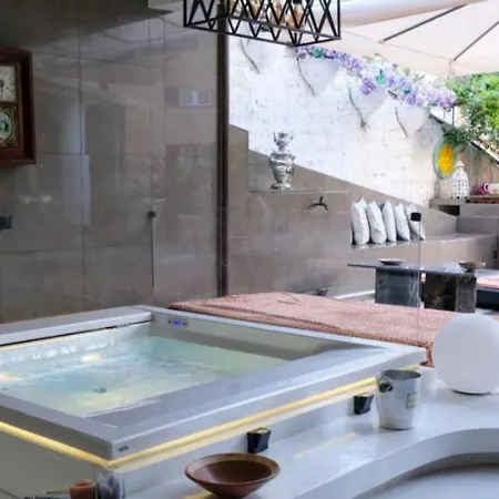 Last Minute Garden And Jacuzzi,the Gorgeus !adult Only Апартаменти Ла-Спеція