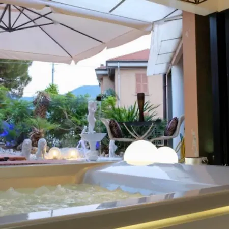 Апартаменти Last Minute Garden And Jacuzzi,the Gorgeus !adult Only Ла-Спеція