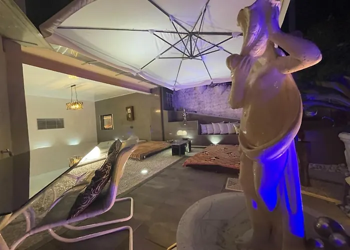 Last Minute Garden And Jacuzzi,the Gorgeus !adult Only Apartment